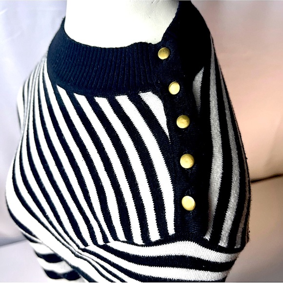 2 for$10 | Forever 21 | Black & White Stripes | XL Sleeves | Crew Neck | Sz Med - Picture 2 of 4